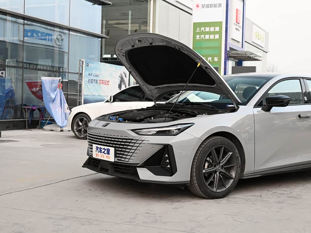 长安汽车 长安uni-v 2022款 1.5t 尊贵型