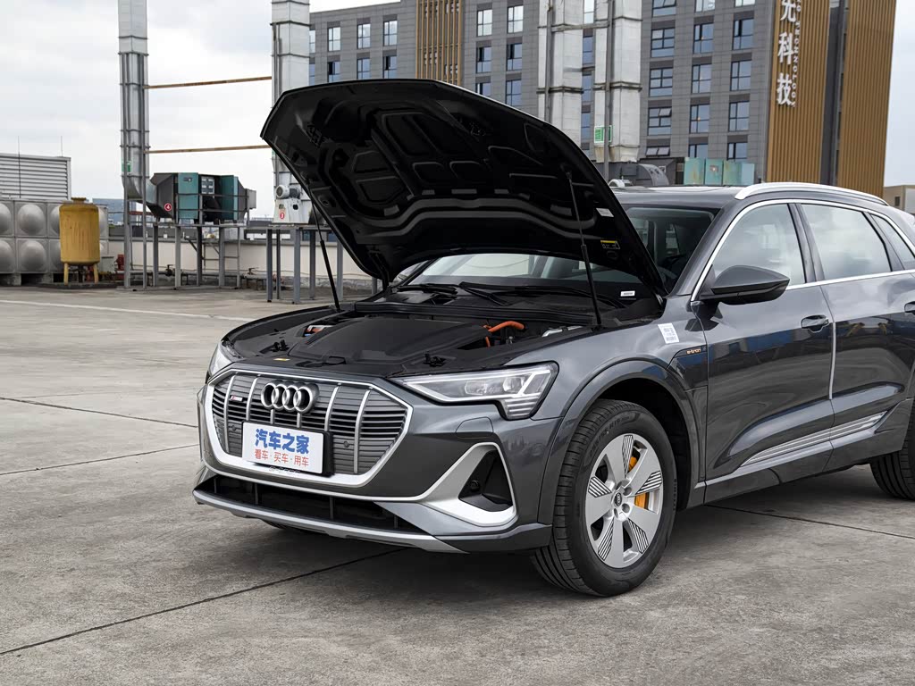 广东中奥奥迪>一汽奥迪>奥迪e-tron>2021款50quattro豪华型>天云灰>