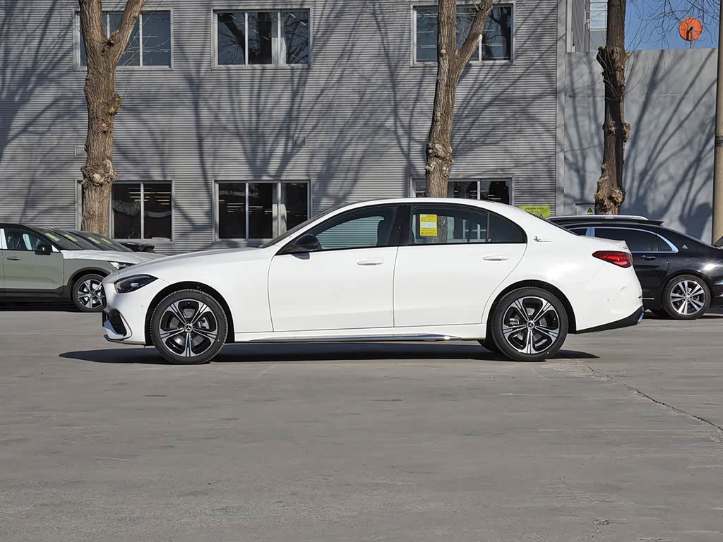 北京奔驰 奔驰c级 2022款 改款 c 260 l 皓夜运动版