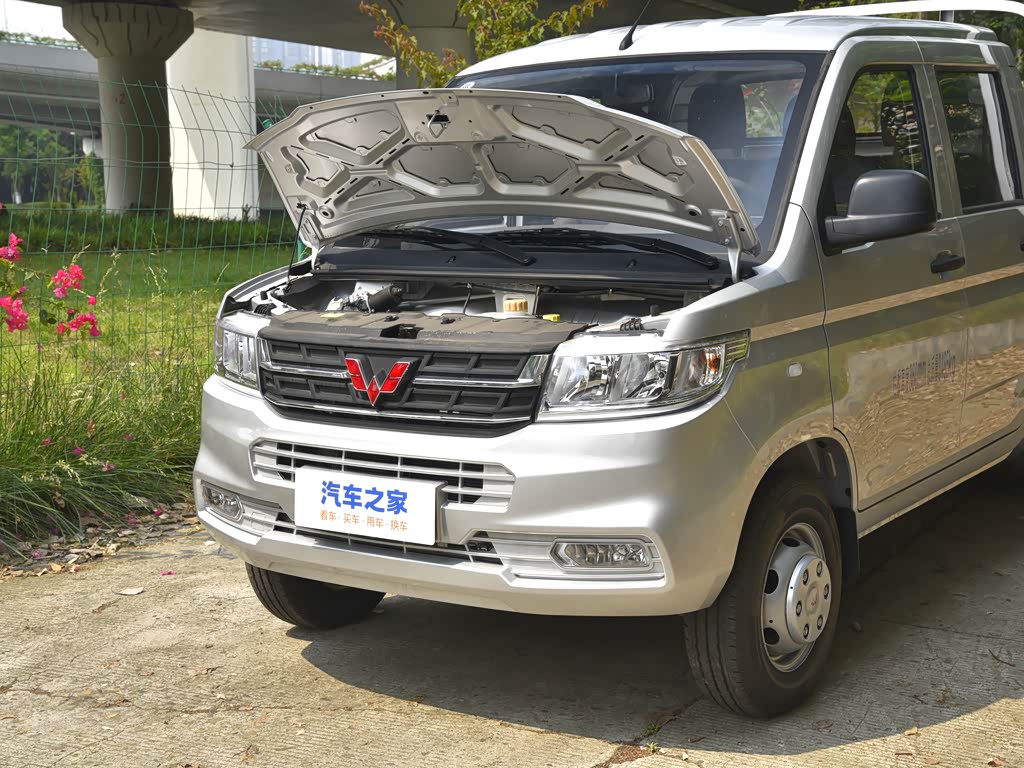 上汽通用五菱 五菱荣光新卡 2023款 2.0l双排双后轮舒适型ljm20b