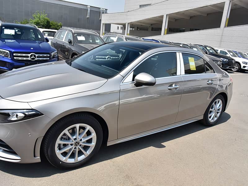 北京奔驰 奔驰a级 2020款 改款 a 200 l 运动轿车动感型 皓沙银 其它