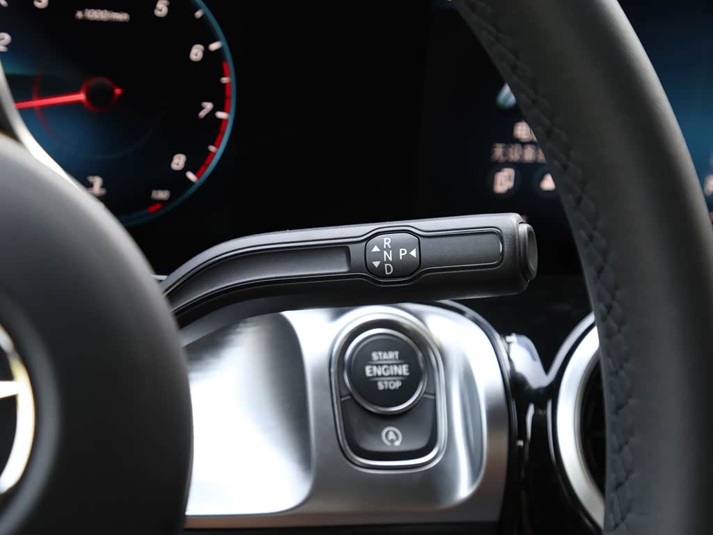 4s店>北京奔驰>奔驰glb>2022款改款二glb200动感型>中控方向盘>2022款