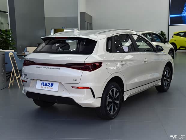比亚迪e2欢迎到店垂询售价1028万元起