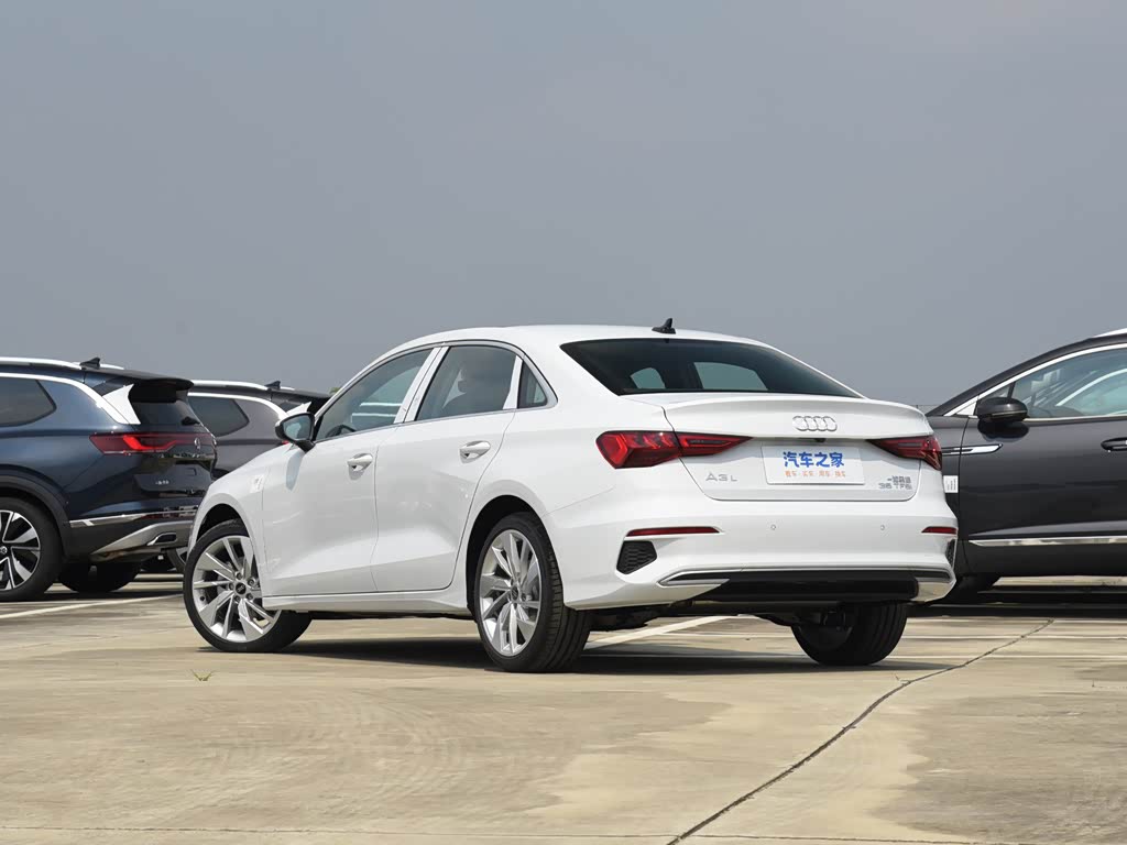 一汽奥迪 奥迪a3 2023款 改款 a3l limousine 35 tfsi 时尚致雅型