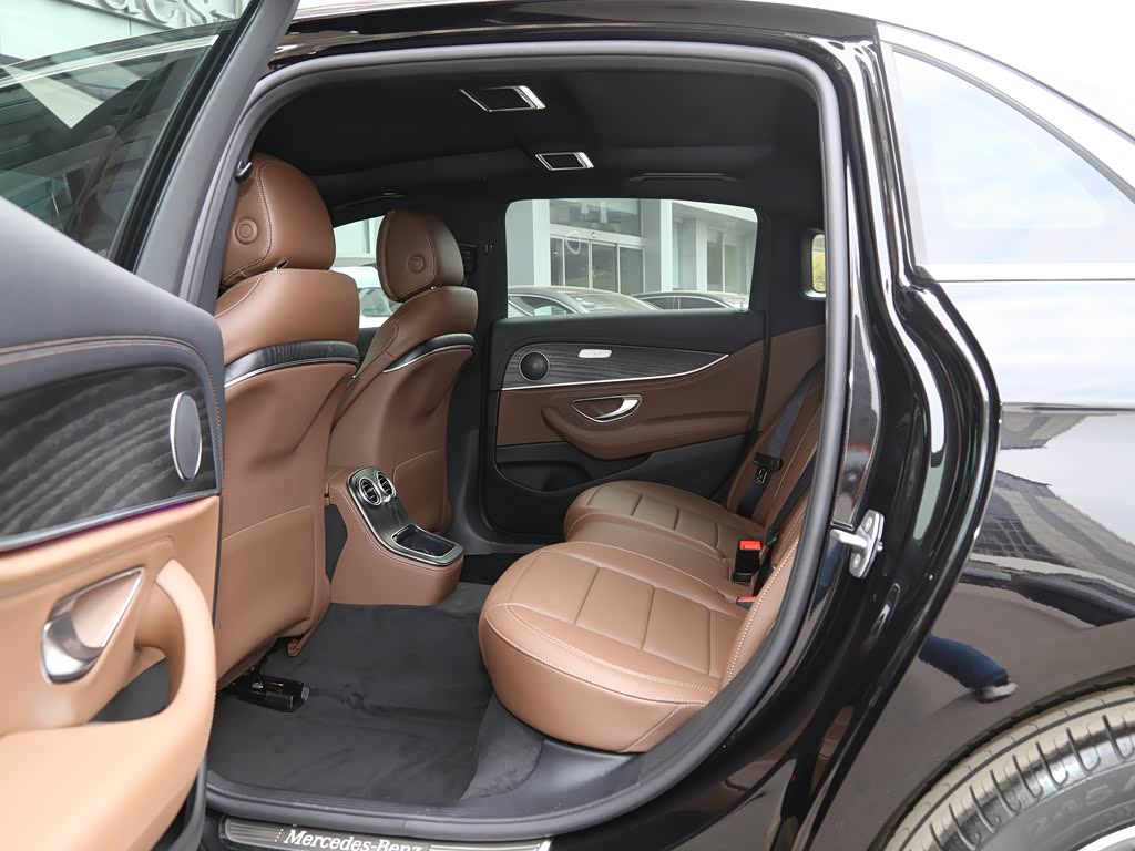 北京奔驰 奔驰e级 2022款 改款 e 260 l 运动型