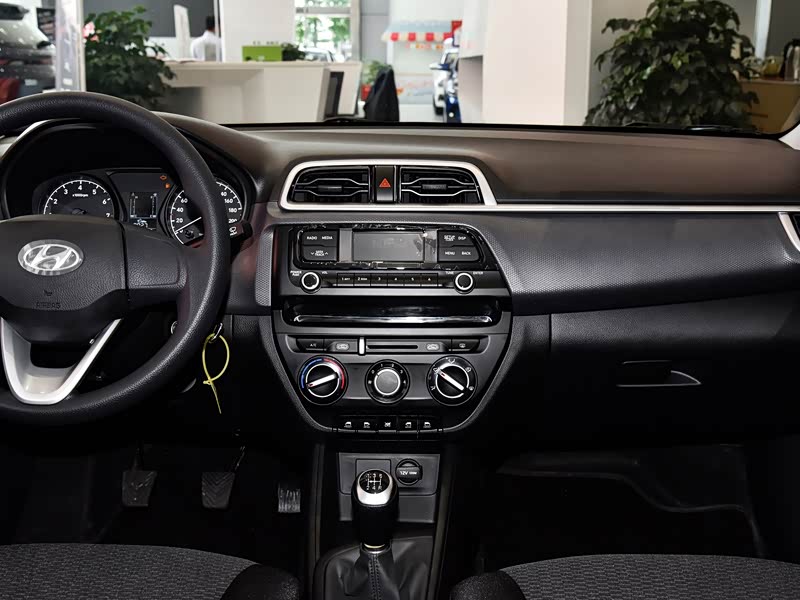 北京现代 瑞纳 2020款 1.4l 手动焕彩版