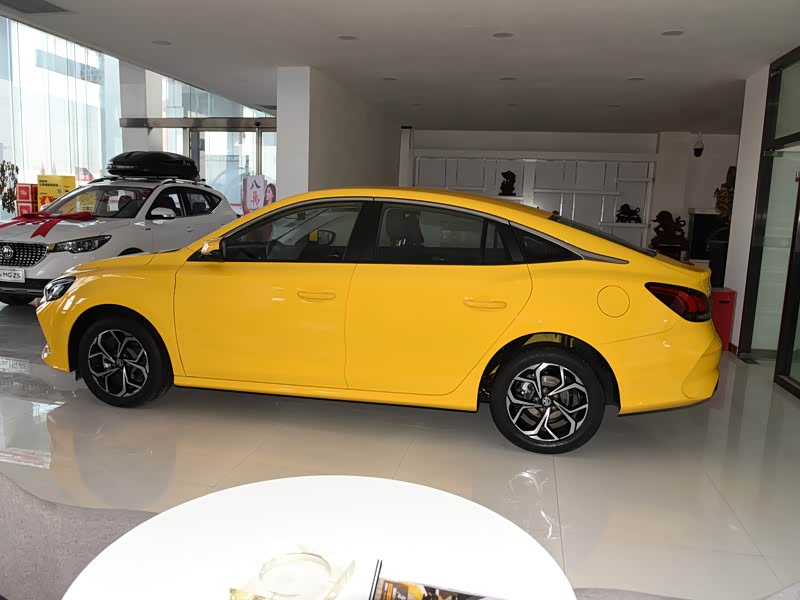 上汽集团 名爵5 2021款 180dvvt 手动青春风尚版