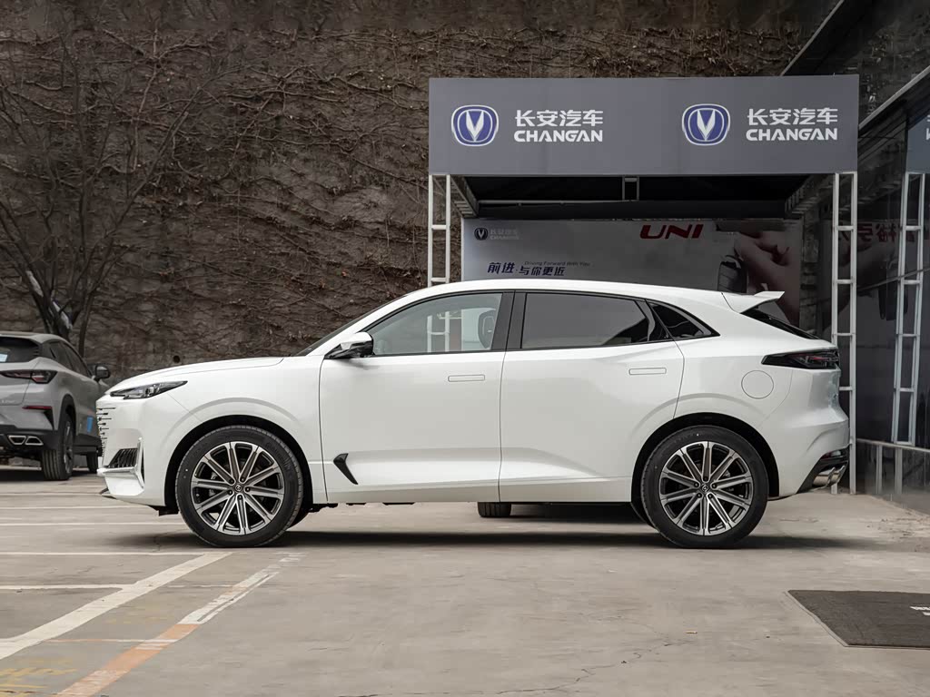 长安汽车 长安uni-k 2021款 2.0t 全轮驱动尊贵型