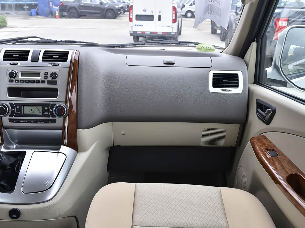 福田汽车 风景g5 2023款 2.0t柴油专业版明窗5-9座4f20tc3