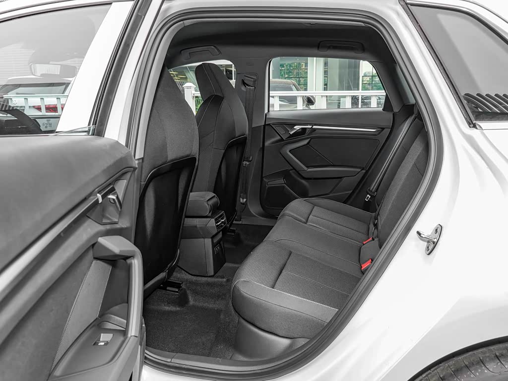 >一汽奥迪>奥迪a3>2023款改款sportback35tfsi进取运动型>车厢座椅>