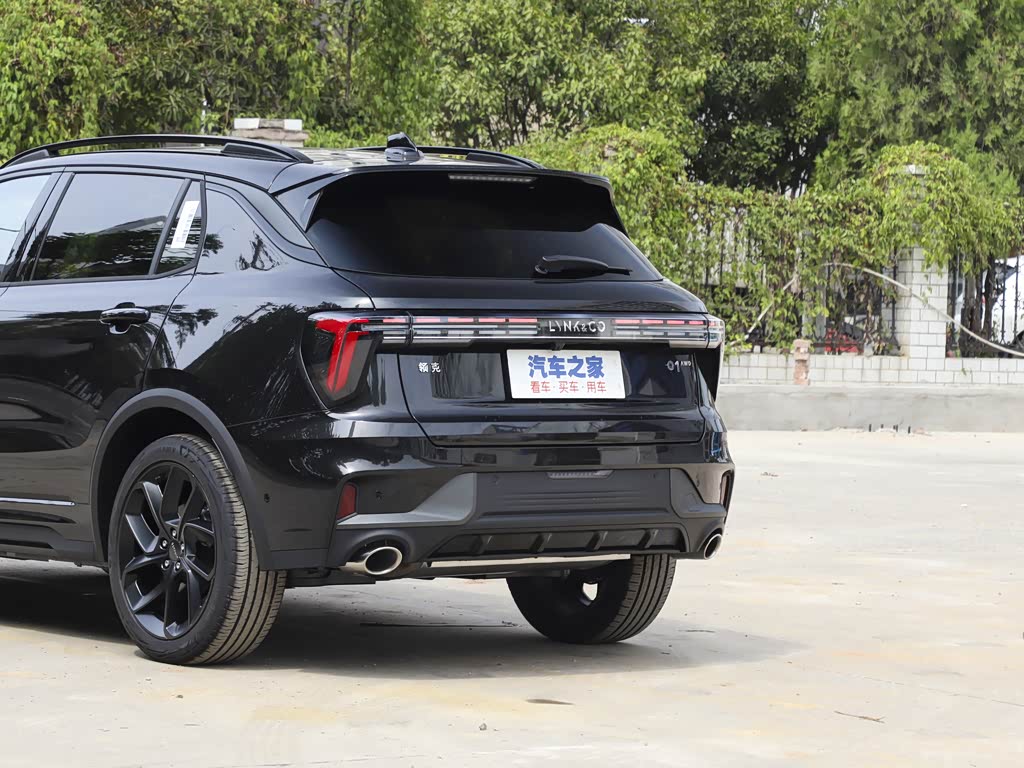 领克 领克01 2023款 2.0td 四驱暗夜版