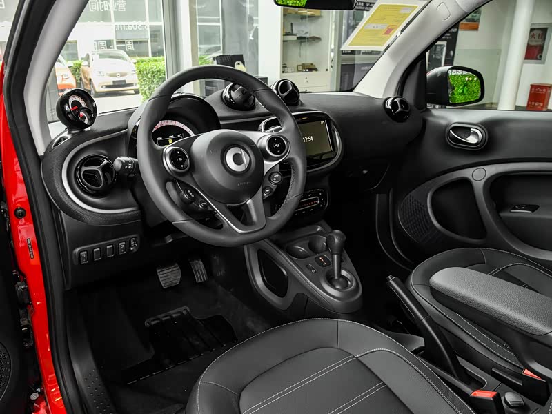 smart smart fortwo 2018款 0.9t 66千瓦硬顶先锋版