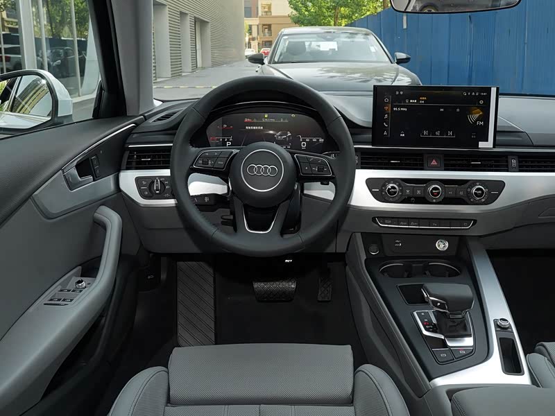 一汽-大众奥迪 奥迪a4l 2020款 40 tfsi 时尚动感型 中控方向盘