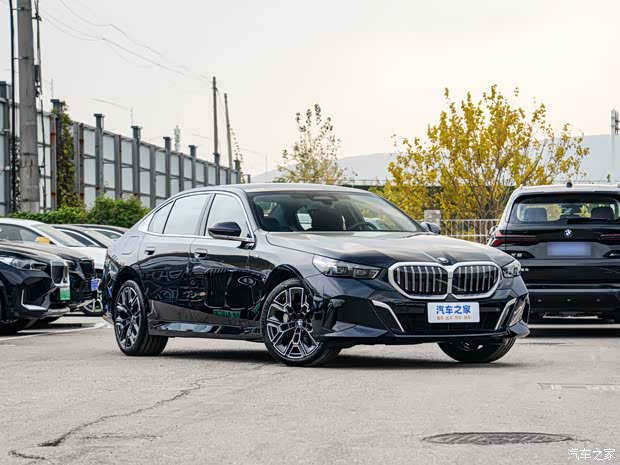 宝马5系欢迎到店垂询售价4399万元起