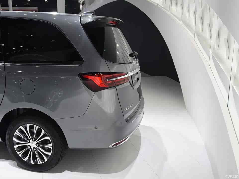 上汽通用别克 别克gl8 2021款 陆上公务舱 652t 谦雅定制版