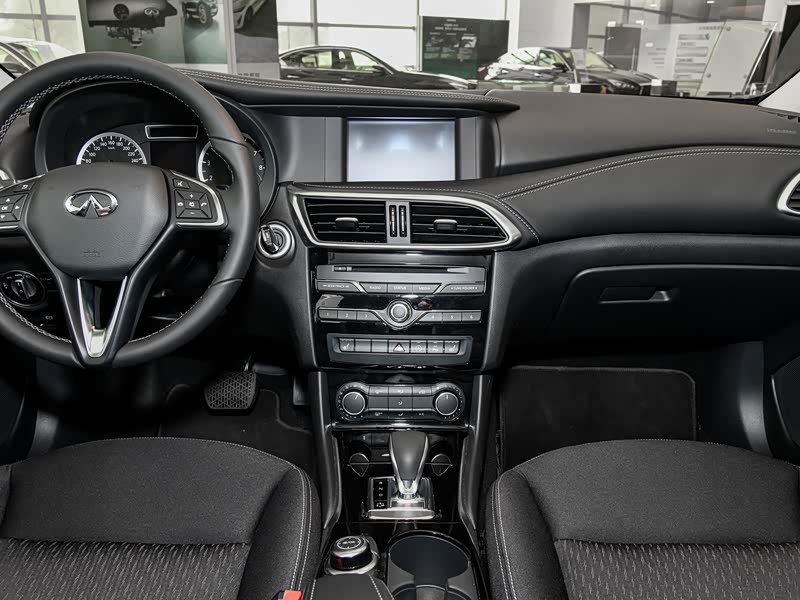 英菲尼迪(进口) 英菲尼迪qx30 2018款 1.6t 两驱时尚版