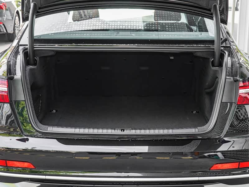 一汽奥迪 奥迪a6l 2023款 改款 45 tfsi 臻选动感型