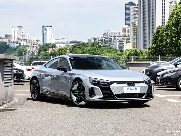 奥迪rsetrongt12478万起欢迎垂询