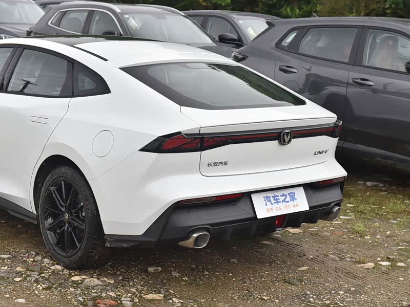 长安汽车 长安uni-v 2023款 1.5t 尊贵型