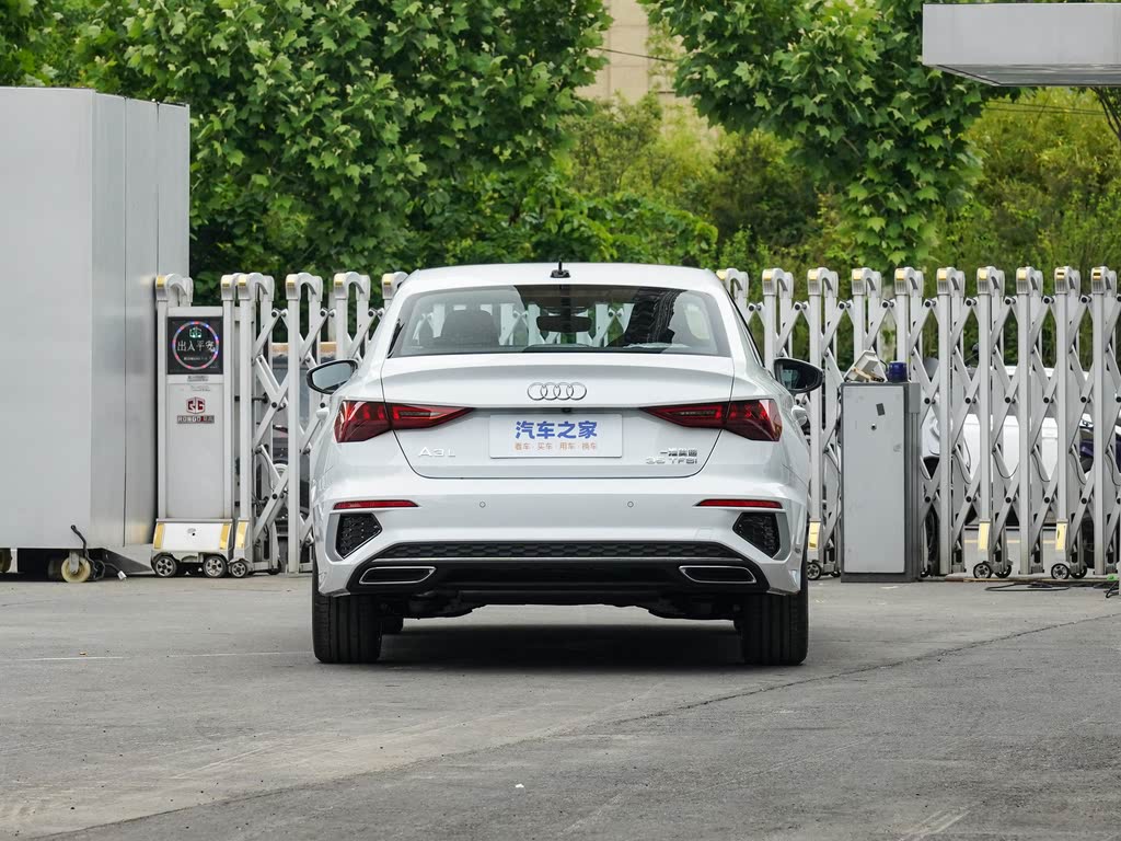 一汽奥迪 奥迪a3 2023款 改款 a3l limousine 35 tfsi 时尚运动型