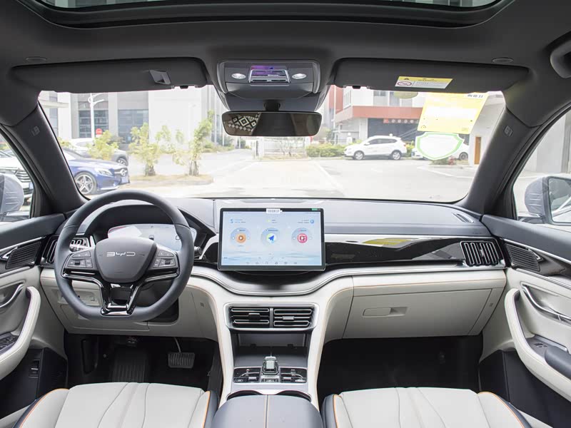 比亚迪 宋plus新能源 2024款 荣耀版 dm-i 110km 旗舰型