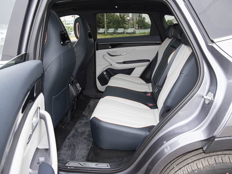 比亚迪 宋plus新能源 2024款 荣耀版 dm-i 150km 旗舰plus 5g