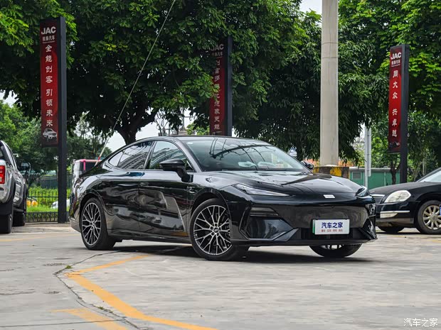 银河e8 2024款 550km 后驱龙腾版