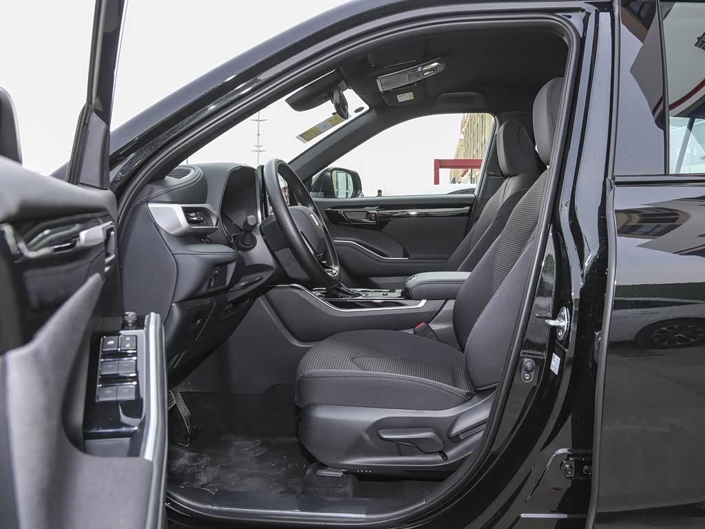 一汽丰田 皇冠陆放 2023款 2.5l hev两驱进取版(五座)