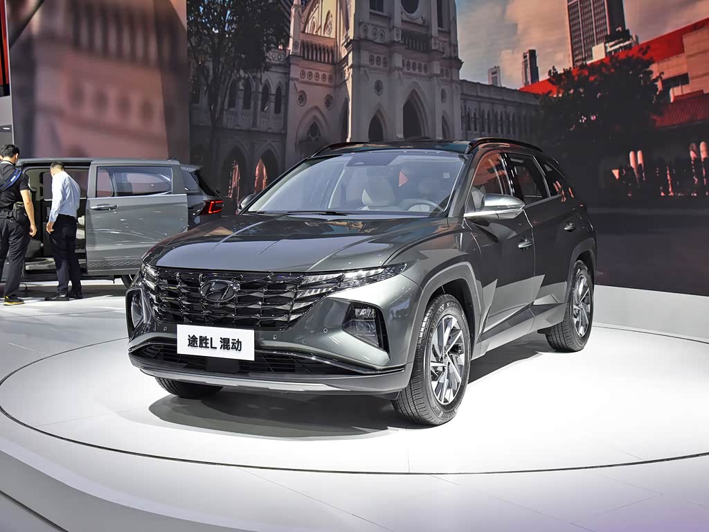 北京现代 途胜 2022款 途胜l 2.0l 混动·旗舰版