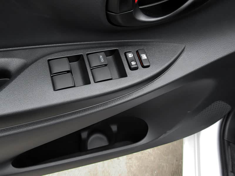 广汽丰田 yaris l 致炫 2016款 改款 1.3l 手动灵动版