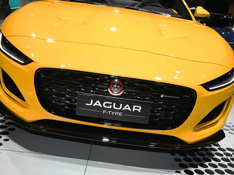 捷豹 捷豹f-type 2022款 p300 敞篷版 r-dynamic black