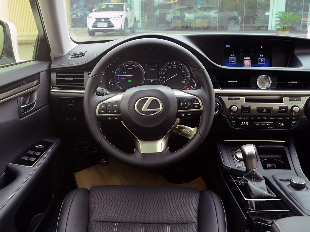 雷克萨斯 雷克萨斯es 2015款 300h 舒适版