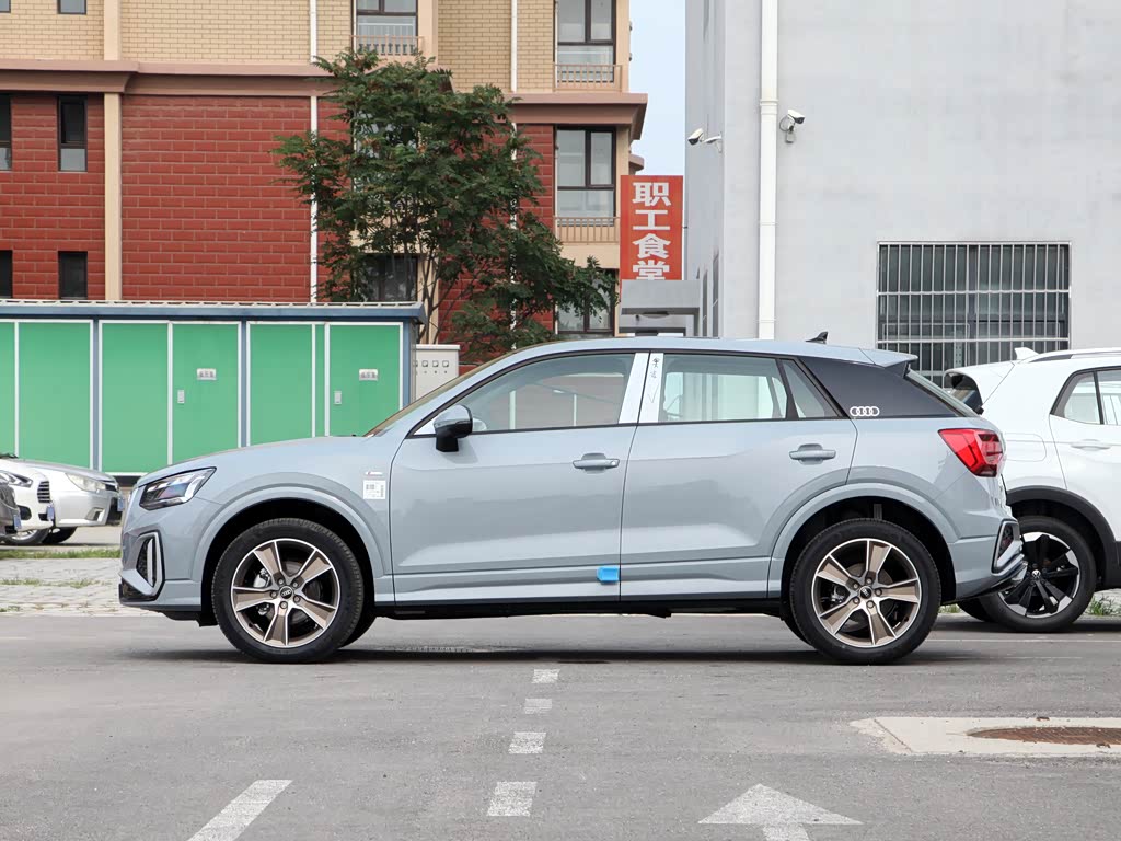 一汽奥迪 奥迪q2l 2022款 35 tfsi 时尚动感型