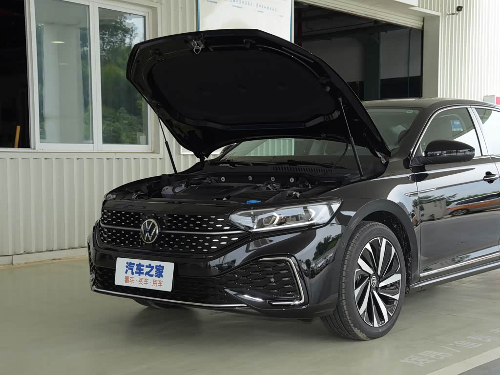 上汽大众 帕萨特 2022款 330tsi 星空豪华版