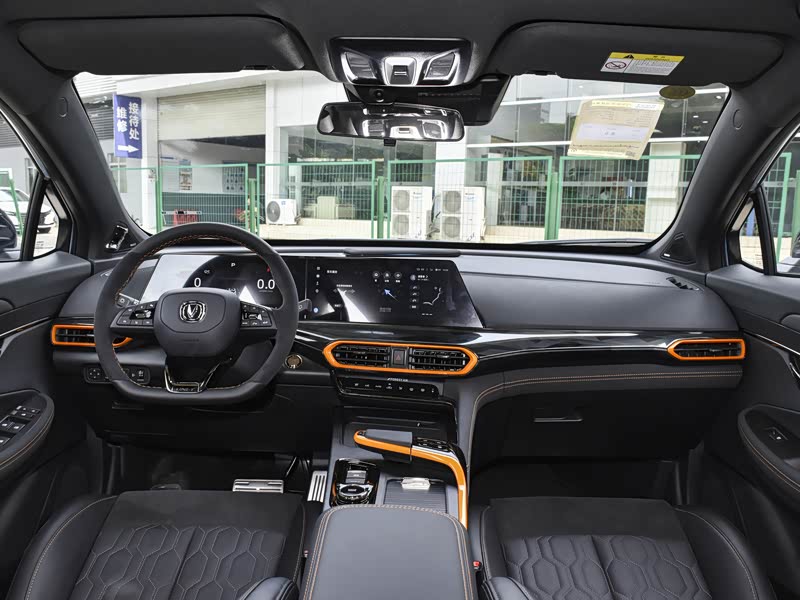 长安汽车 长安uni-t 2022款 1.5t 运动版 旗舰型