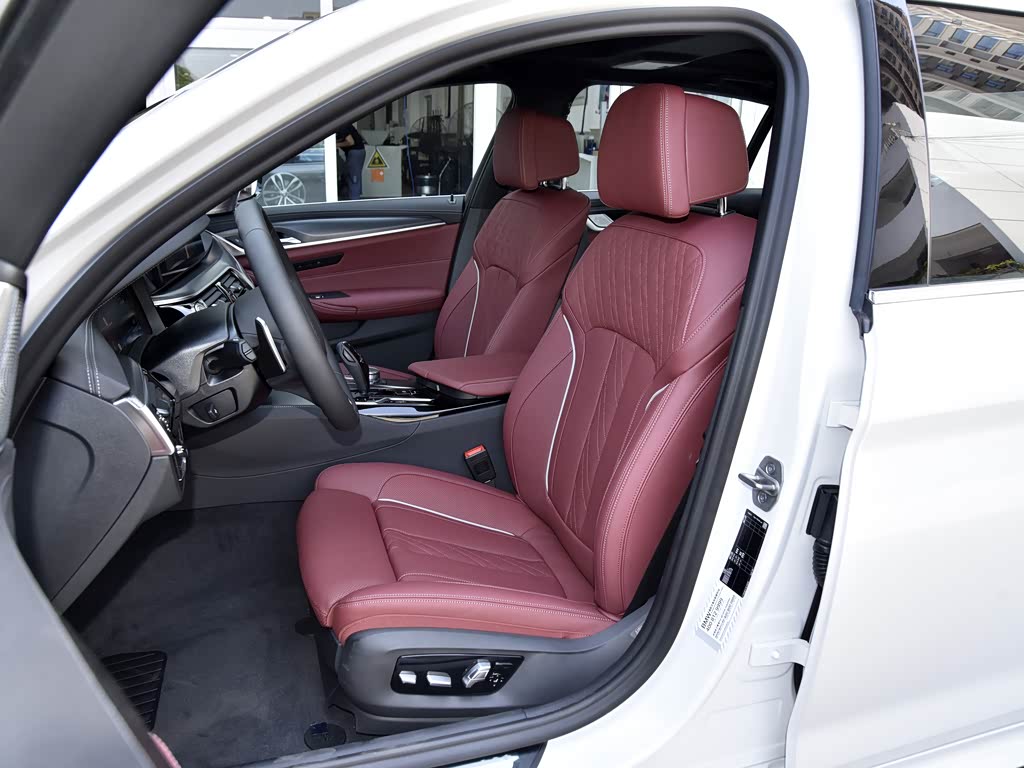 华晨宝马 宝马5系 2021款 改款 530li 行政型 m运动套装 车厢座椅已经