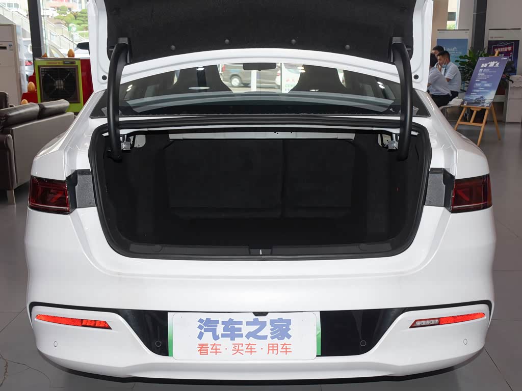 比亚迪 秦plus 2021款 ev 400km 出行版