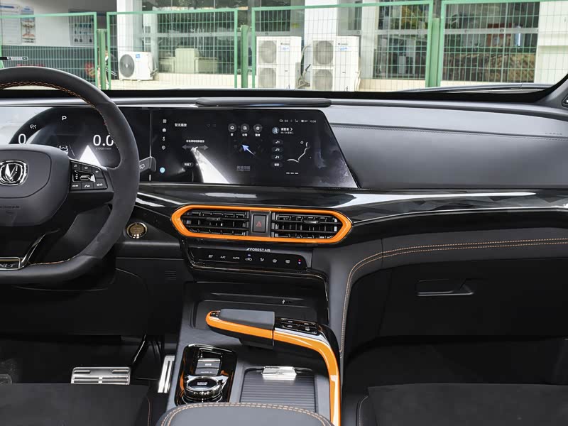 长安汽车 长安uni-t 2022款 1.5t 运动版 旗舰型