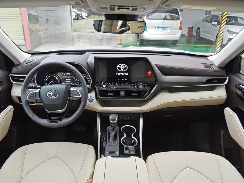 广汽丰田 汉兰达 2022款 双擎 2.5l 四驱尊贵版 7座