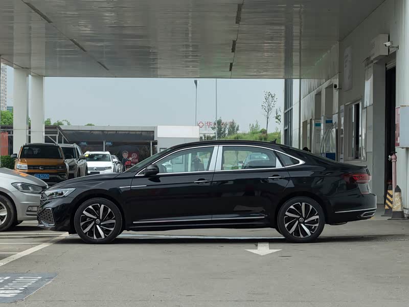 上汽大众 帕萨特 2022款 330tsi 星空豪华版