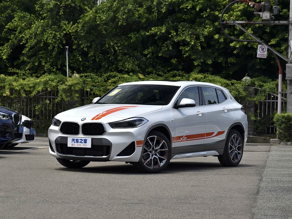 汽车>华晨宝马>宝马x2>2021款改款sdrive25i锋芒版>矿石白>车身外观>