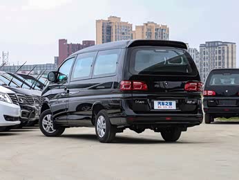 2022款奋斗款m5l16l舒适型9座