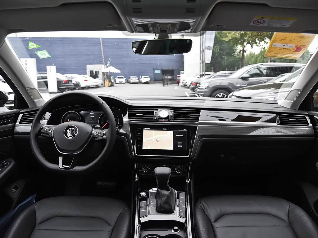 4s店>上汽大众>辉昂>2018款改款380tsi两驱商务版>中控方向盘>2018款