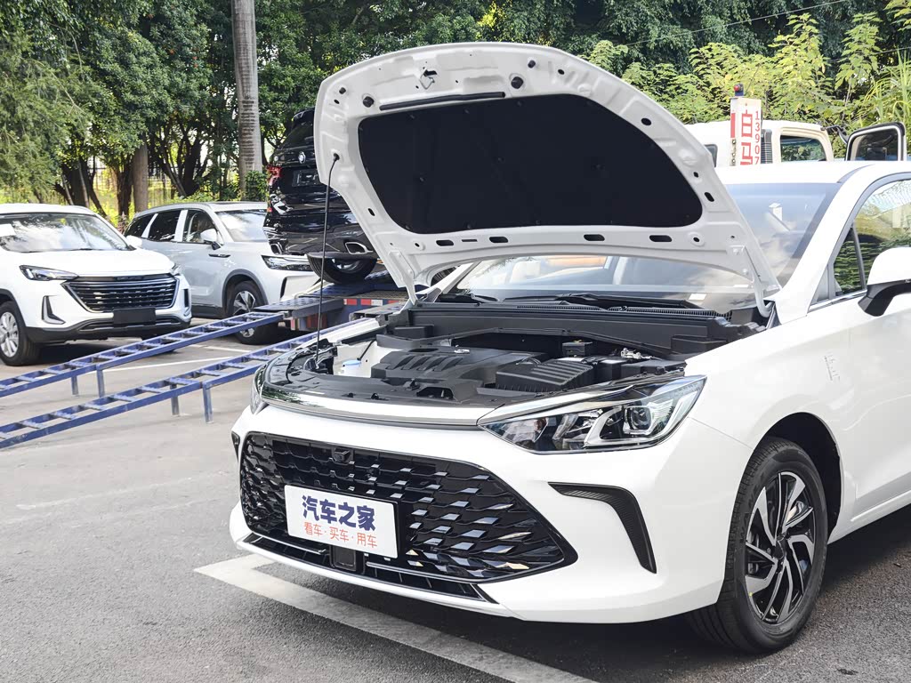 北京汽车 北京u5 plus 2021款 1.5l 手动豪华版