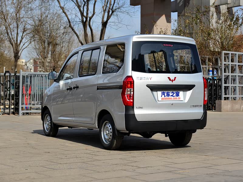 上汽通用五菱 五菱之光v 2017款 1.2l基本型 lmh 车身外观
