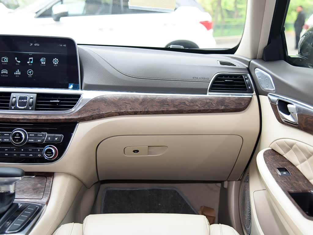 广汽乘用车 传祺ga8 2016款 320t 豪华版