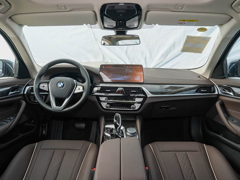 >华晨宝马>宝马5系>2022款525li豪华套装>黑色/摩卡色>中控方向盘>