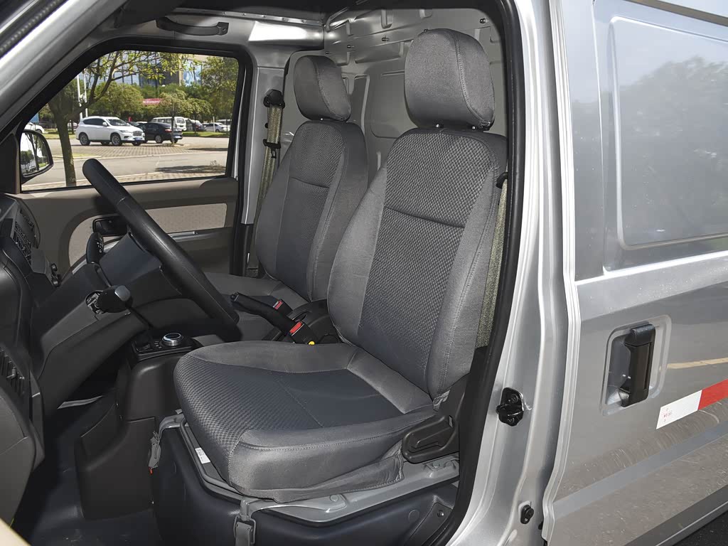 五菱工业 五菱ev50 2021款 厢式物流车慧视通鹏辉43.2kwh汇川2代电控