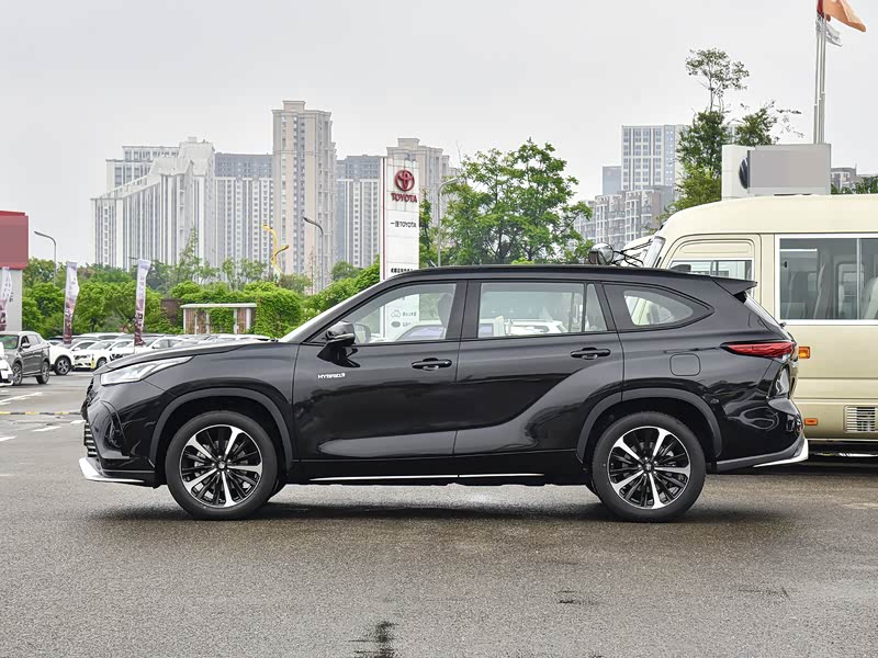 一汽丰田 皇冠陆放 2021款 2.5l hev四驱豪华版