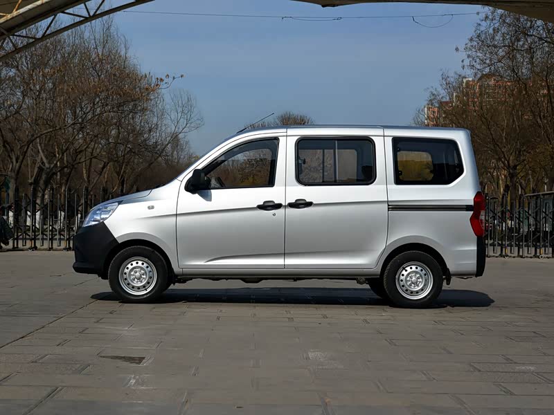 上汽通用五菱 五菱之光v 2017款 1.2l基本型 lmh 车身外观